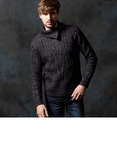 ケーブル編み衿ファスナータートルネックニット
