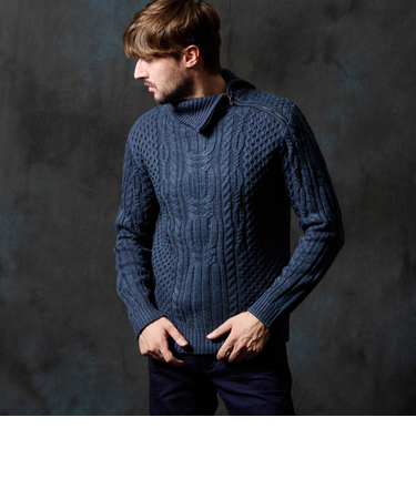 ケーブル編み衿ファスナータートルネックニット