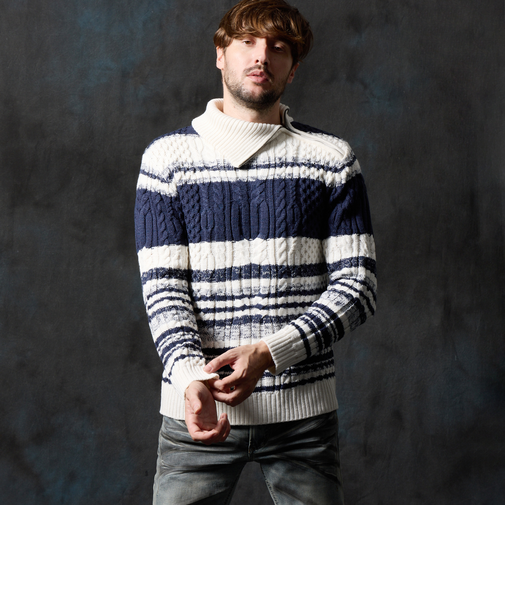 ケーブル編み衿ファスナータートルネックニット