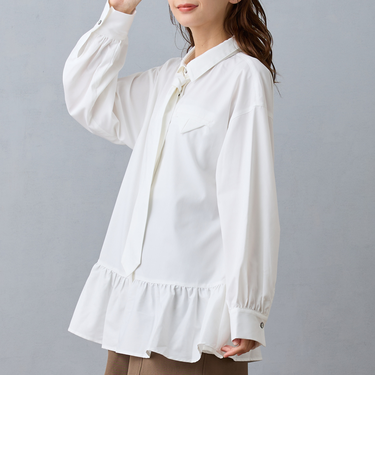 ペプラムデザインブラウス