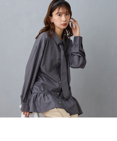 ペプラムデザインブラウス