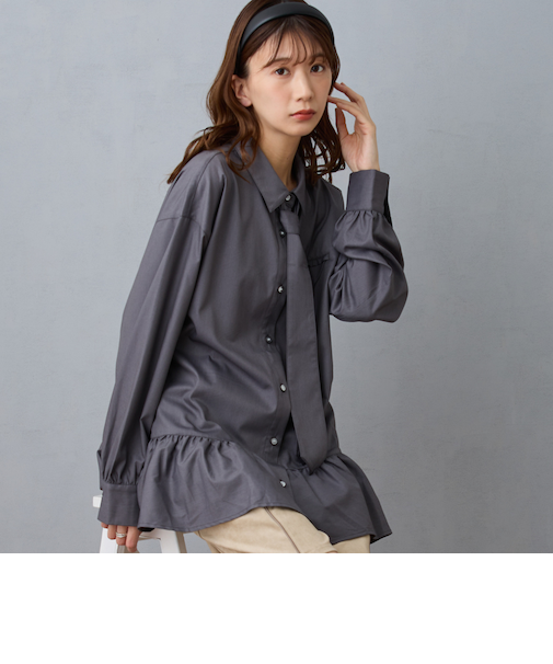 ペプラムデザインブラウス