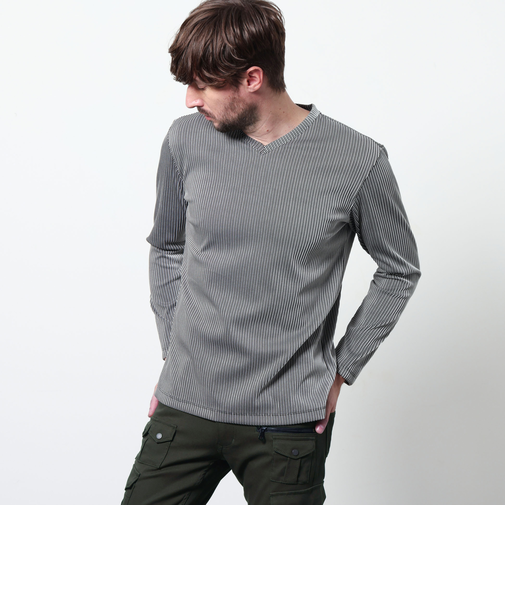 タックボーダーVネックプルオーバー