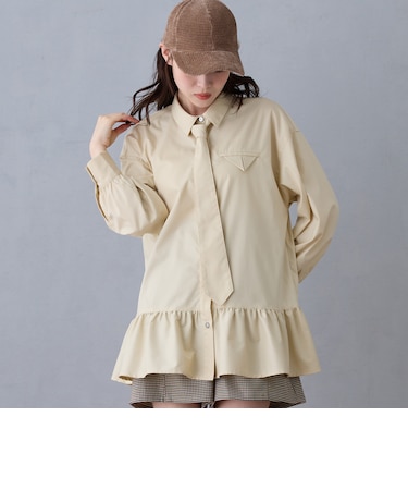 ペプラムデザインブラウス