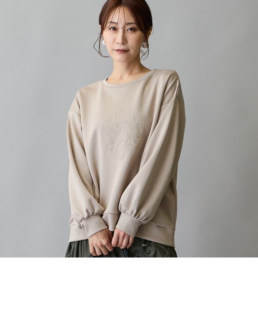 モチーフ刺繍入りダンボールプルオーバー