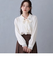 衿刺繍ピンタックブラウス