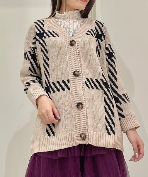 Vネックニットカーデ