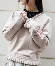 フラワー刺繍袖Ｖネックニット