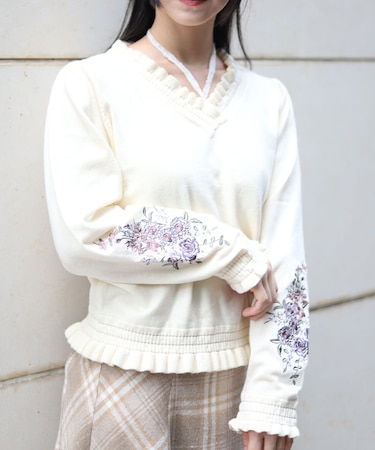 フラワー刺繍袖Ｖネックニット