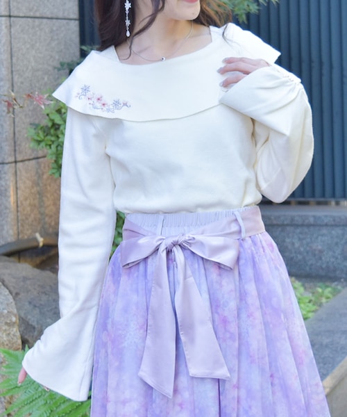 今期新作♡刺繍オフショルニット 雪桜刺繍オフショル風ニット｜アクシーズファム アウトレットの