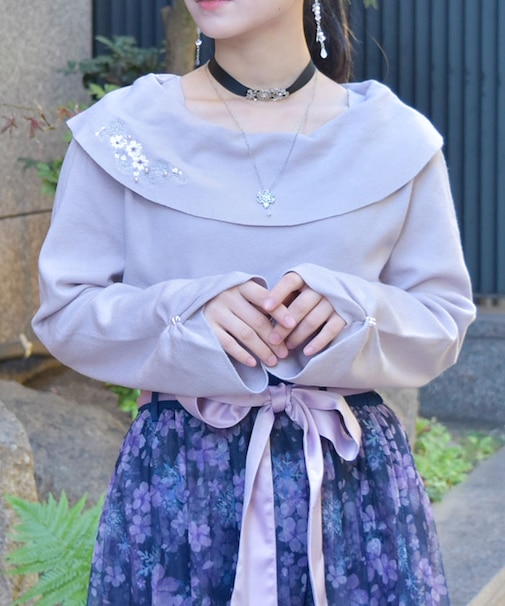 雪桜刺繍オフショル風ニット