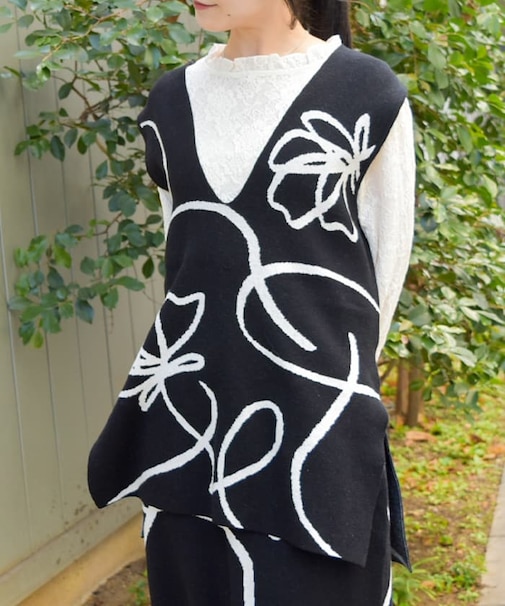 フラワーＪＱ柄ニットベスト