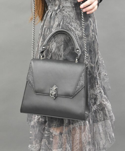 蛇モチーフ金具バッグ