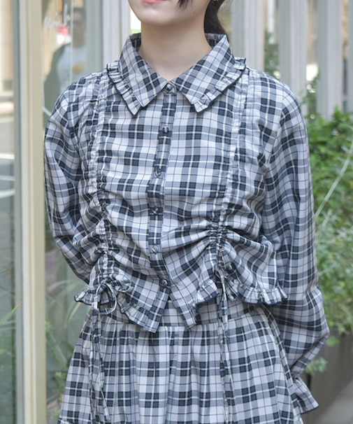 ショート丈ドロストブラウス