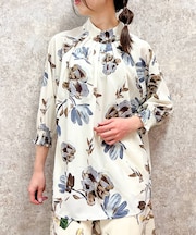 花柄タックブラウス