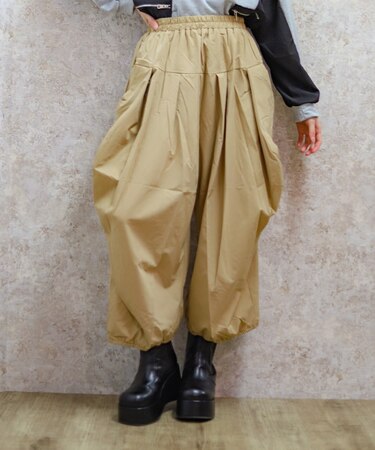 タック変形パンツ