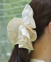 レース使いボリュームシュシュ