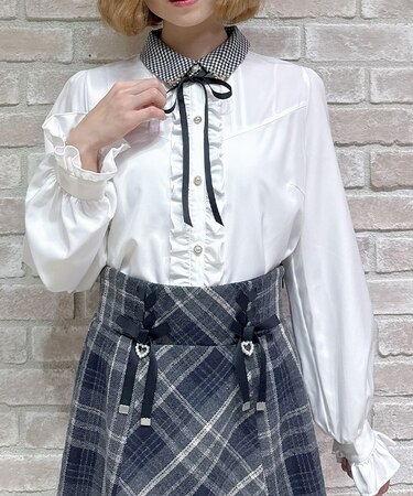 金具使い襟ＢＬ