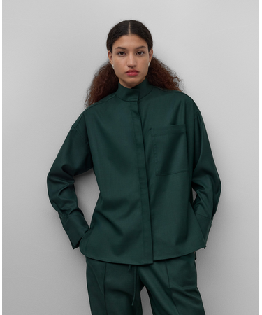 ダークグリーンのマンダリンカラーシャツ