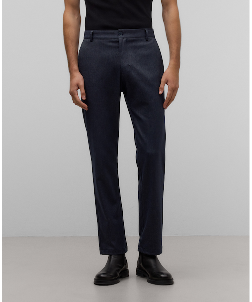 マイクロテクスチャのチノパンツ