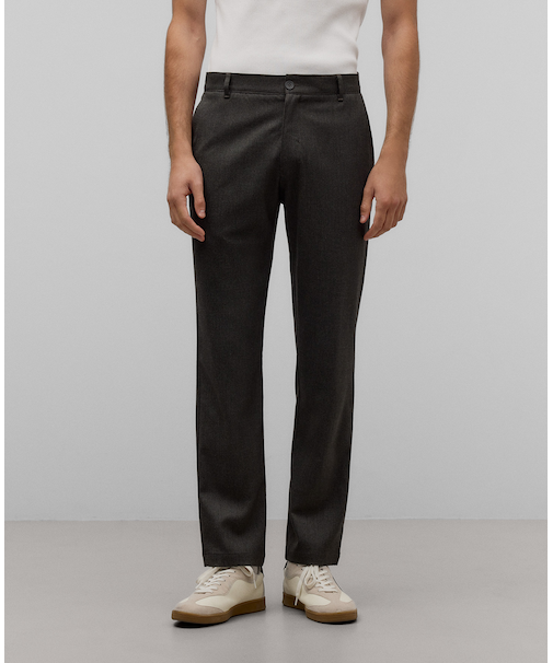 マイクロテクスチャのチノパンツ