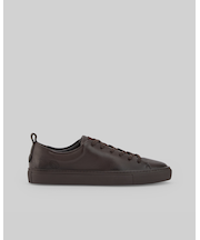 ブラウンのレスポンシブルレザートレーナー