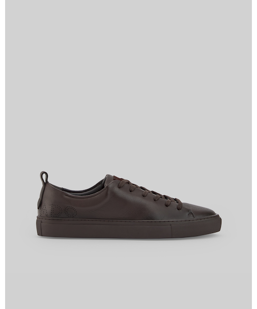 ブラウンのレスポンシブルレザートレーナー