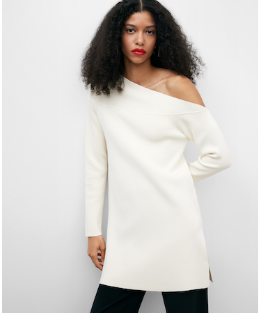 アシンメトリーネックのロングニット