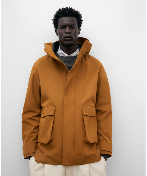 オレンジのウォータープルーフジャケット