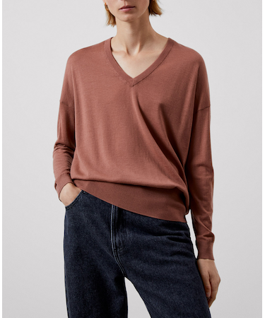 Vネックラインのメリノウールセーター