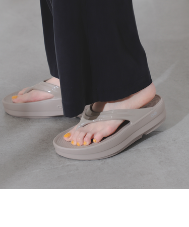 OOFOS / OOmega（23～25cm）