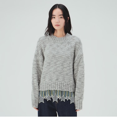 カラフル刺繍ニット