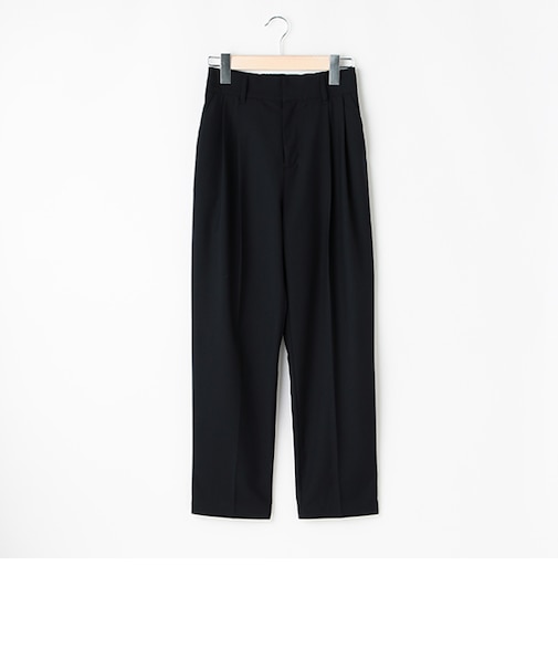 テーパードパンツ