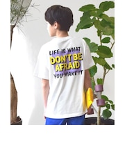 【大人向けサイズあり】天竺・ドロップショルダーバックプリントポップロゴ半袖Tシャツ