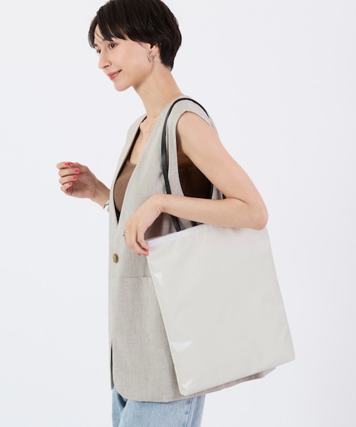 VERTICAL CITY TOTE アップタウンパールシャイン/ブラック