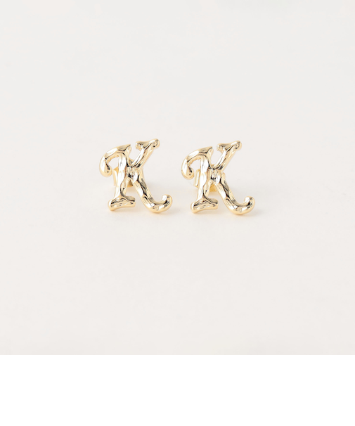 アルファベット ピアス
