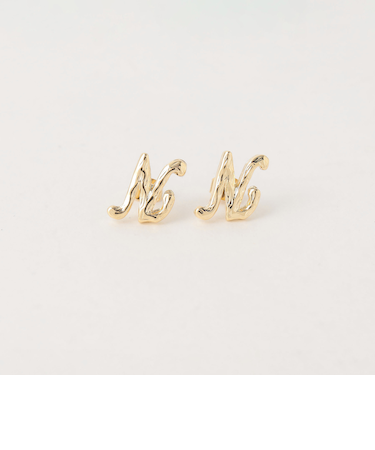アルファベット ピアス