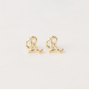 アルファベット ピアス