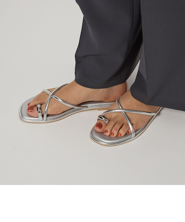 メタルトング フラットサンダル