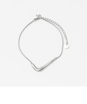 ＜by Preek＞Vライン ブレスレット