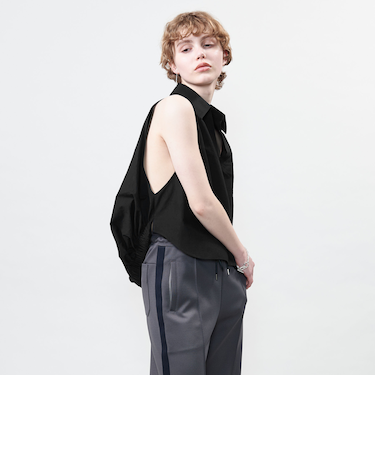 ＜ASTRAET＞バックギャザー スキッパー ノースリーブブラウス