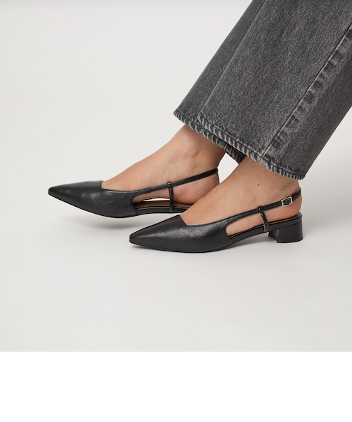 ポインテッド バックストラップ パンプス（3cmヒール)