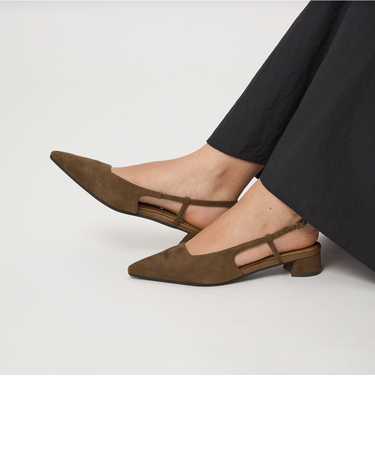 ポインテッド バックストラップ パンプス（3cmヒール)