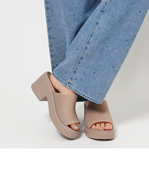 ＜crocs＞BROOKLYN FROST スライドヒール サンダル