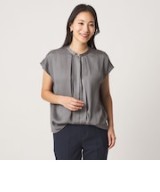 フェイクパールボタン フレンチスリーブブラウス ＜A DAY IN THE LIFE＞