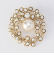 パールリースブローチ
