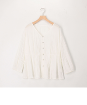 ブイネックタックブラウス