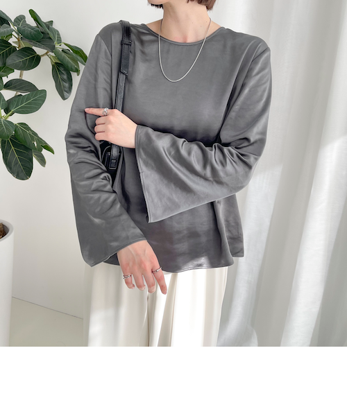 袖フレアサテンTシャツブラウス｜フレディアンドグロスター