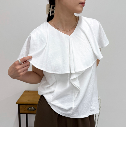 ラッフルカットソーブラウス