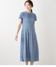 【L】ポリエステル強撚スムース 幾何学プリント フレンチスリーブワンピース